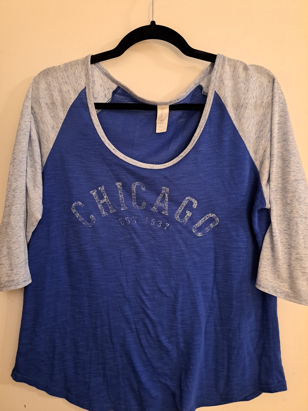 PIMATEE Women’s Blue and Light Gray Chicago Raglan Tee